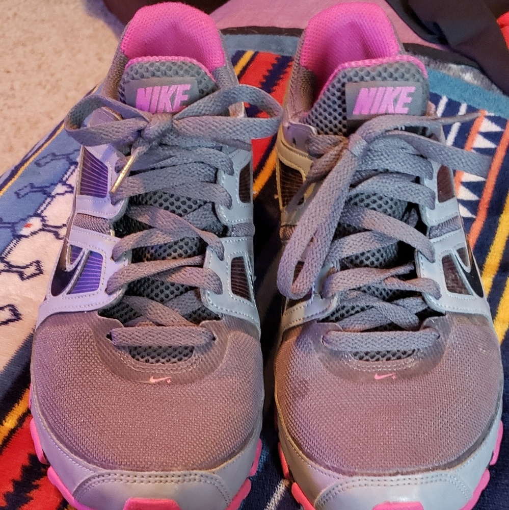 Nike shoes - Picture 2 of 4